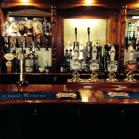 The Swan Inn Sturminster Newton Exteriör bild