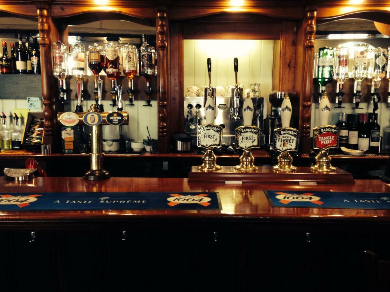 The Swan Inn Sturminster Newton Exteriör bild